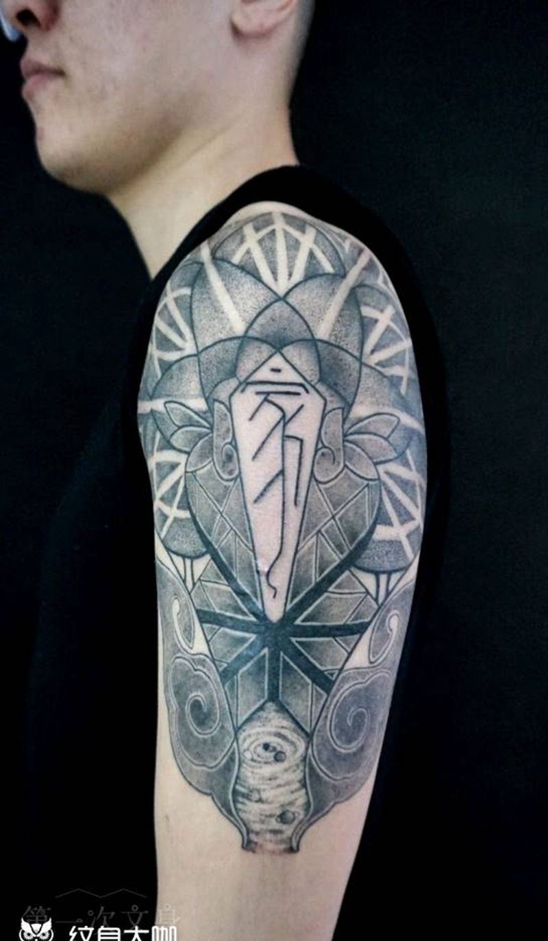 家纹身图片_胸部腰部背部手臂腿部欧美几何原创点刺成品纹身图案