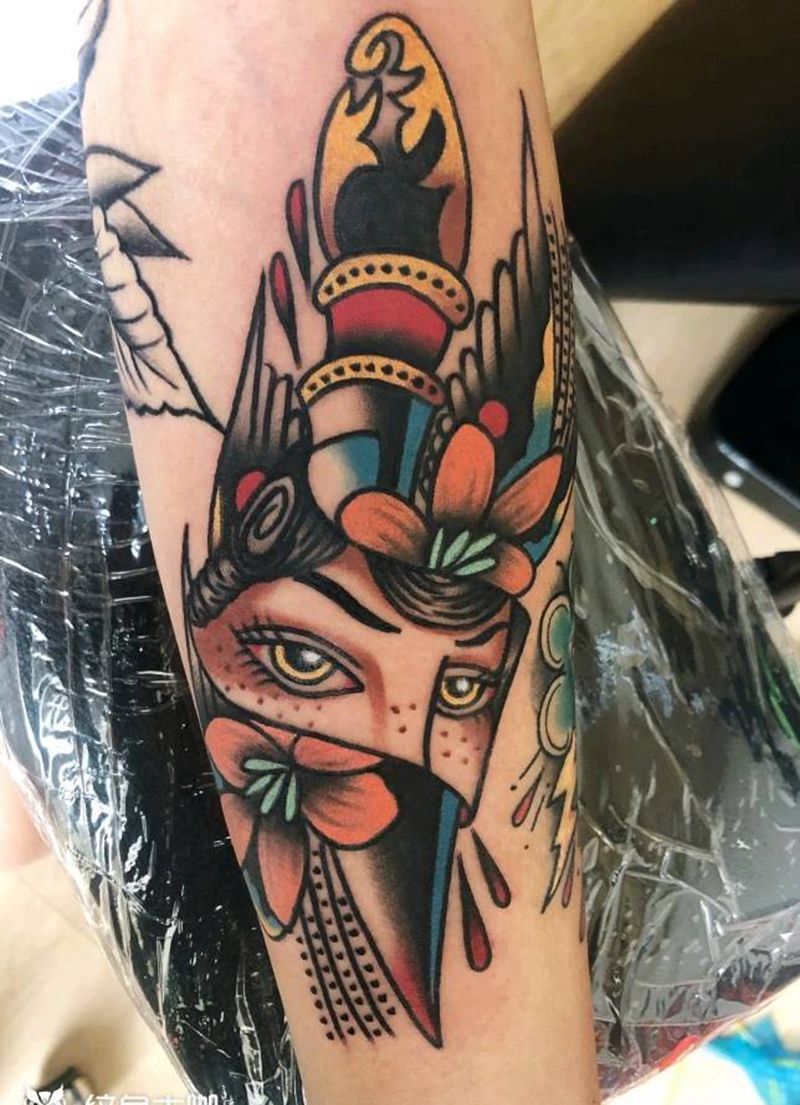 匕首纹身图片_手臂Old School纹身图案