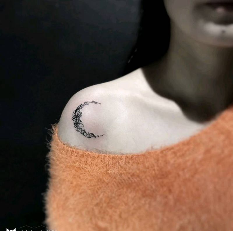 闺蜜图纹身图片_肩部背部欧美清新几何植物成品纹身图案