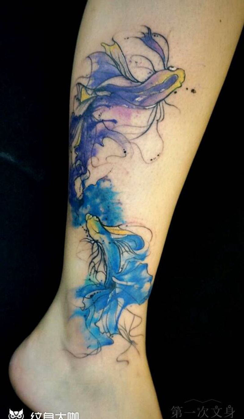 金鱼纹身图片_背部臀部手臂清新动物成品纹身图案