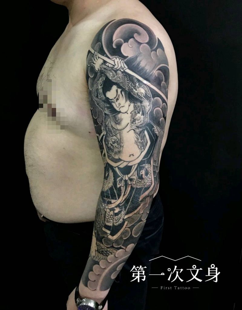 九纹龙纹身图片_手臂老传统纹身图案