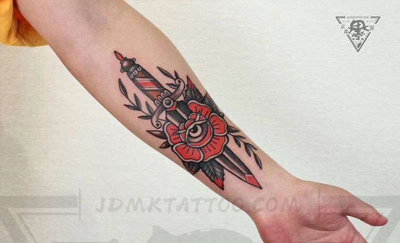 纹身/刺青纹身图片_手臂Old SchoolNew School匕首玫瑰纹身图案