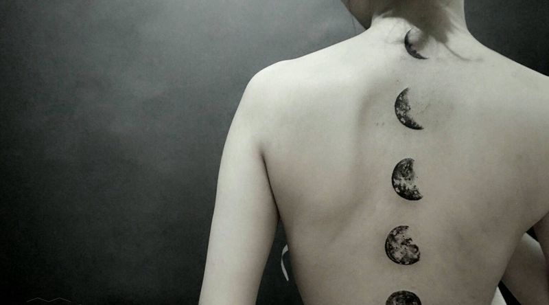 月亮纹身图片_背部欧美清新几何成品纹身图案