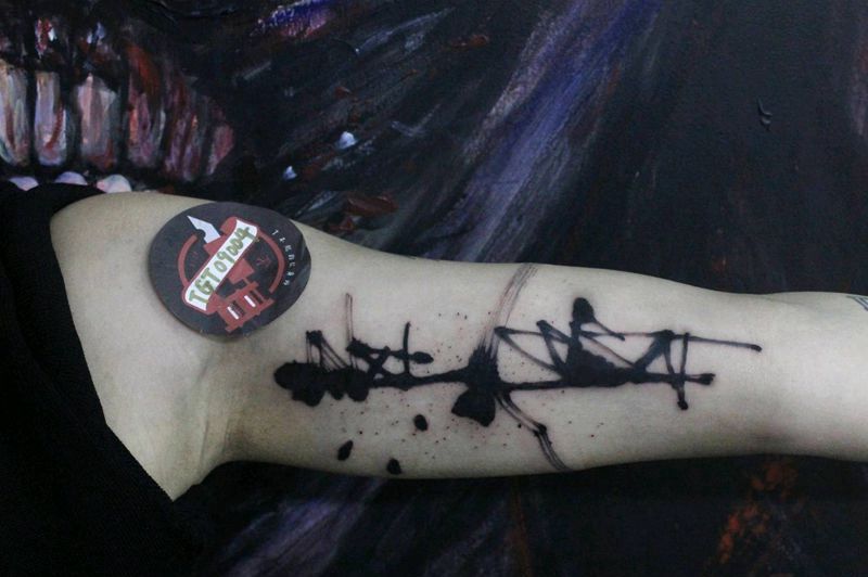 清入骨纹身图片_手臂水墨纹身图案