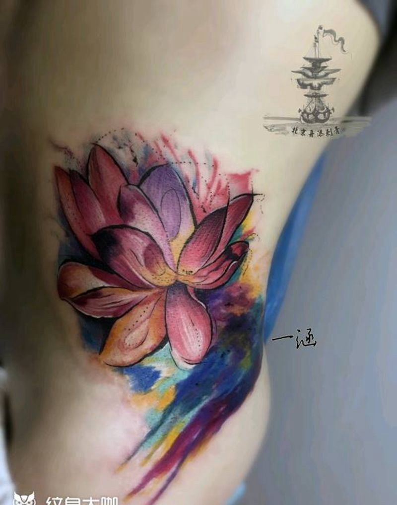 莲花纹身图片_腰部欧美清新植物原创彩色遮盖成品纹身图案