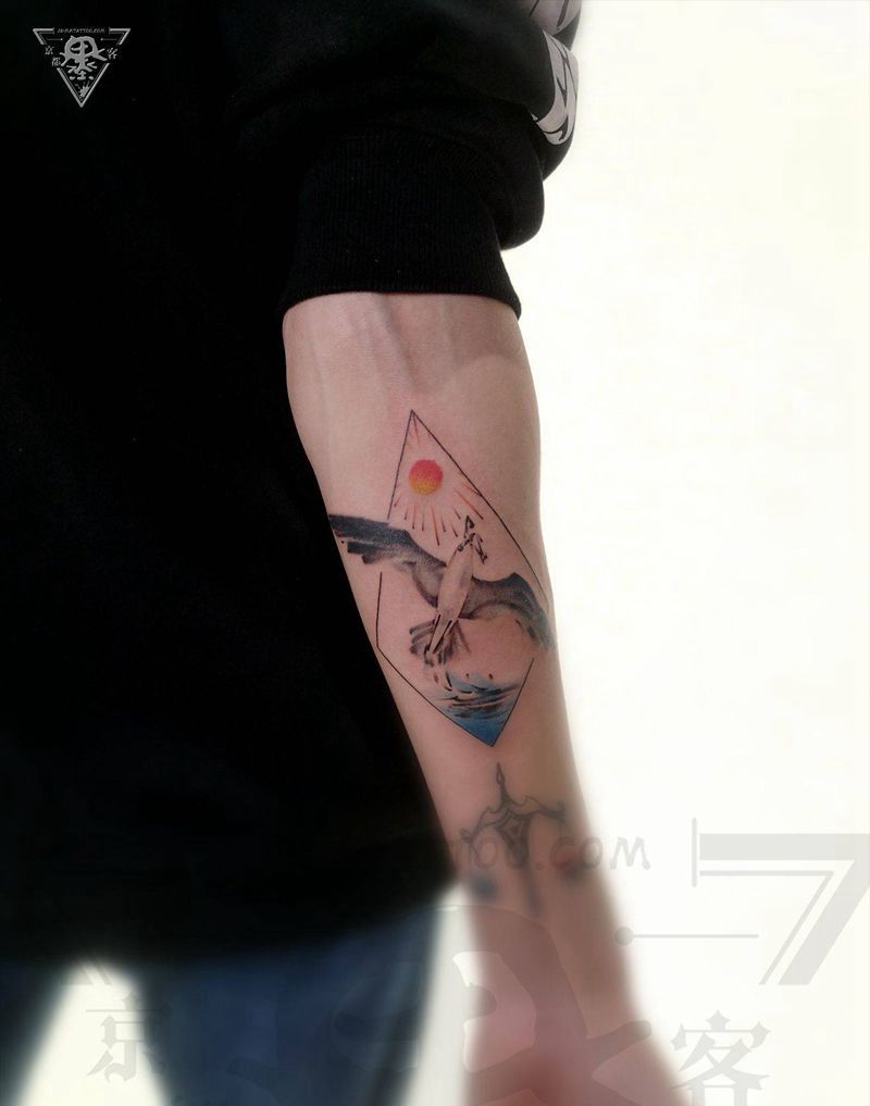 纹身/刺青/海鸥纹身图片_手臂水彩水墨海鸥纹身图案