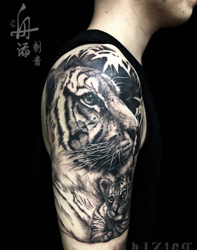 大臂老虎纹身图片_