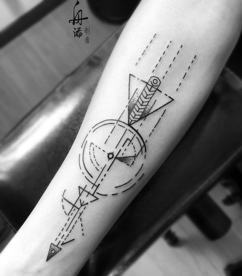 小臂内侧几何箭图案纹身图片_成品手臂清新几何宗教原创自由线条纹身图案