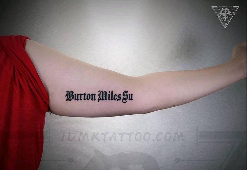 纹身/ 刺青/哥特字体纹身纹身图片_手臂花体字哥特纹身图案