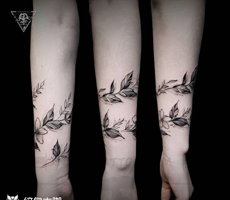 纹身/刺青/叶子纹身纹身图片_手臂胸部水墨新传统叶子纹身图案