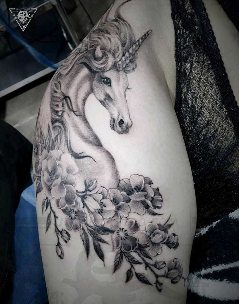 纹身/刺青/性感纹身纹身图片_臀部腿部水墨点刺独角兽纹身图案