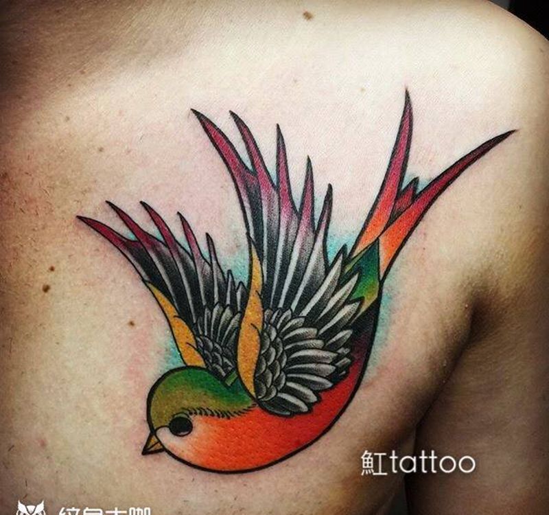 燕子纹身图片_成品胸部欧美清新动物原创纹身图案