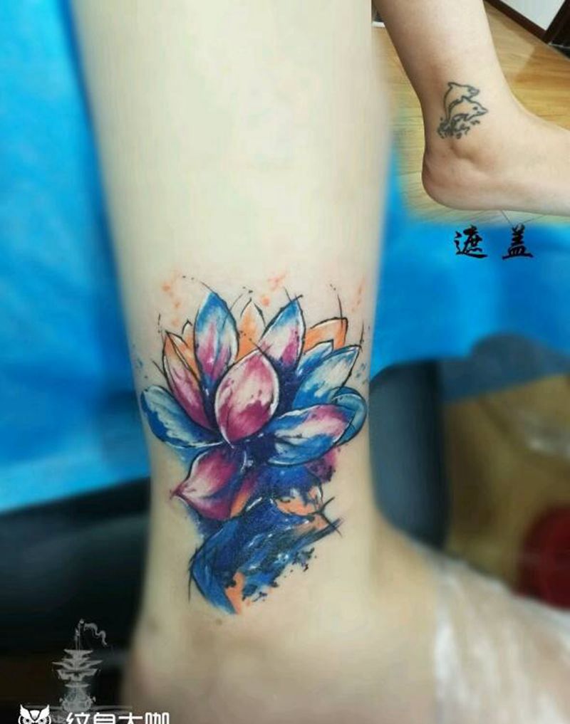 遮盖，水彩莲花。纹身图片_腿部脚部欧美清新植物原创遮盖彩色花成品纹身图案
