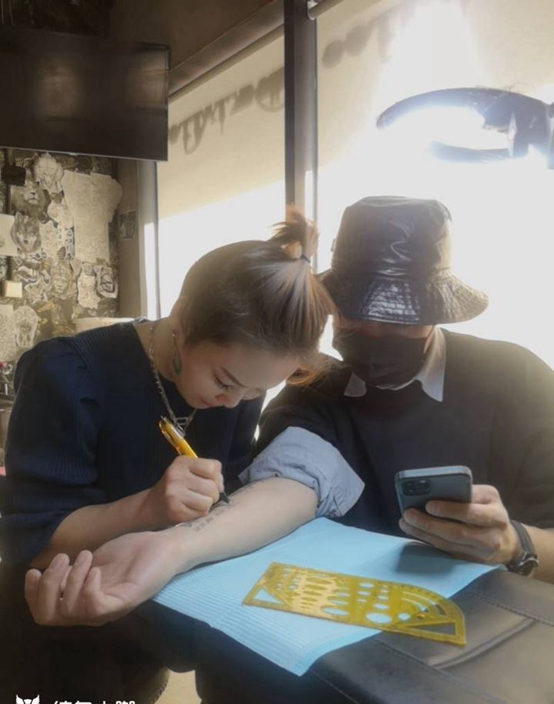 纹身/刺青纹身图片_手臂几何花体字纹身图案