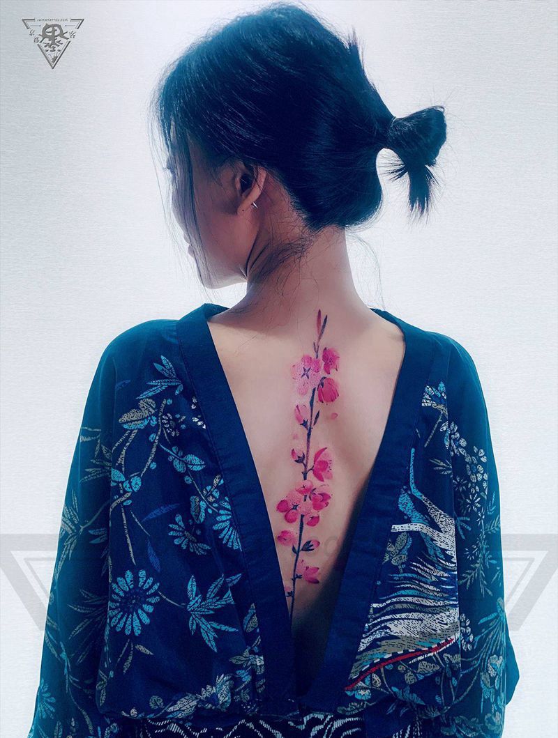 纹身/刺青纹身图片_背部水彩水墨脊柱纹身图案