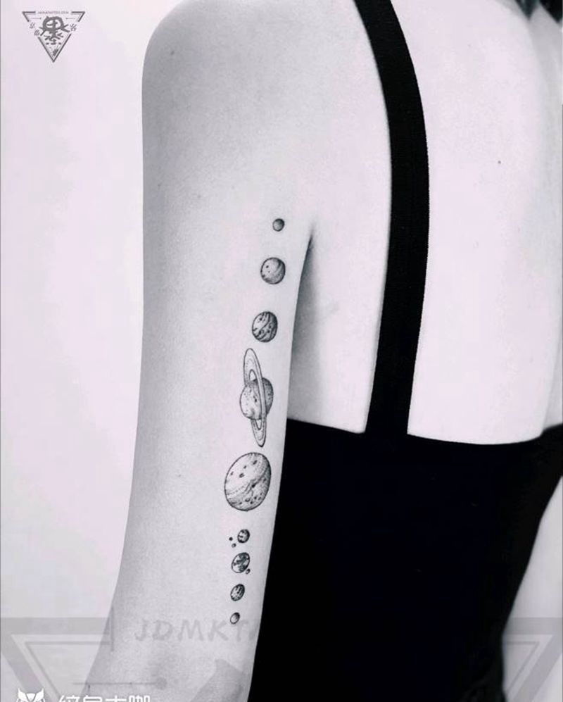纹身/刺青/星球纹身纹身图片_手臂点刺几何纹身图案