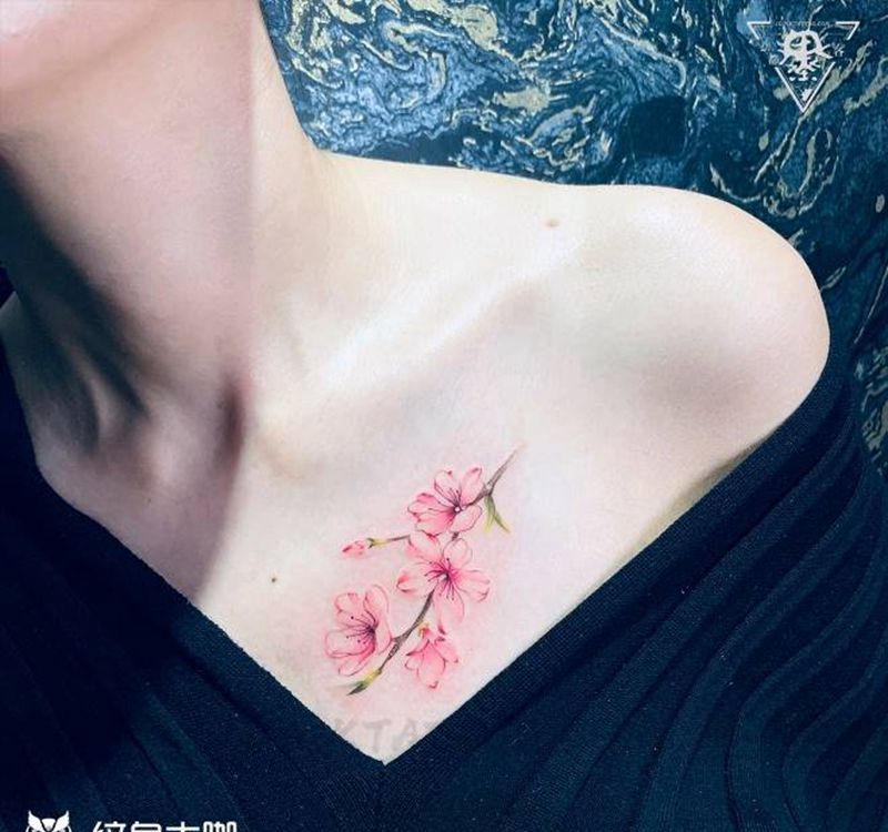 纹身/刺青/小清新纹身图片_胸部水彩小清新 锁骨纹身图案