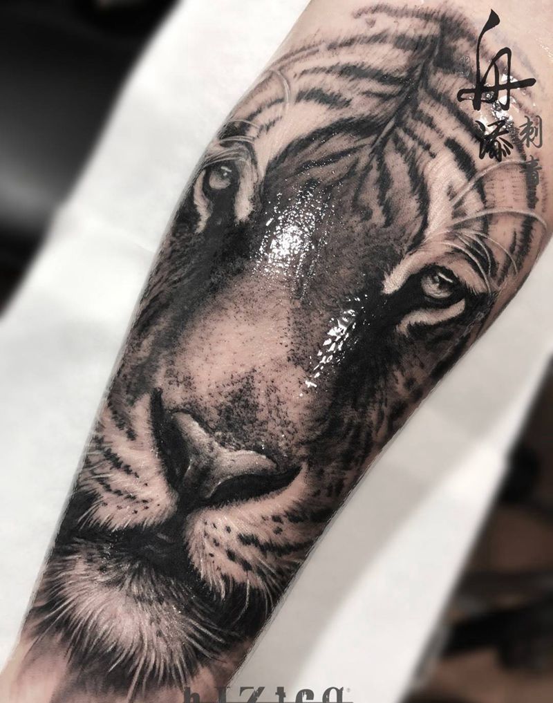 小臂内侧虎头纹身图片_写实动物成品手臂纹身图案