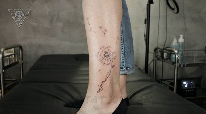北京纹身/望京纹身/蒲公英纹身纹身图片_腿部点刺水墨纹身图案