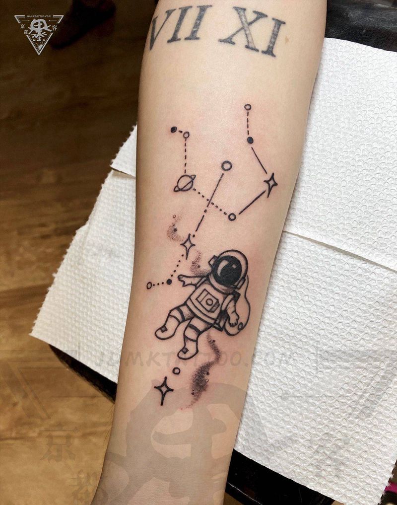 纹身/刺青/宇航员纹身图片_手臂点刺New School宇航员纹身图案