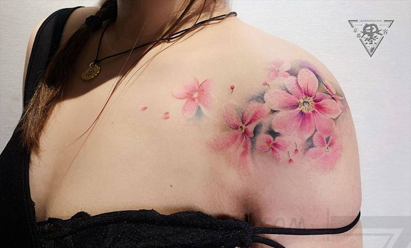 纹身/刺青/水彩花/肩花纹身图片_肩部水彩花肩花纹身图案