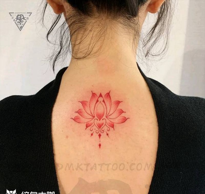 纹身/刺青纹身图片_背部水彩莲花纹身图案