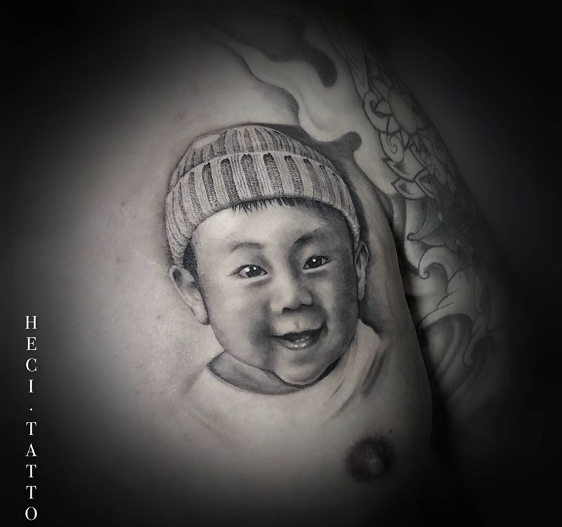 肖像纹身图片_胸部纹身图案