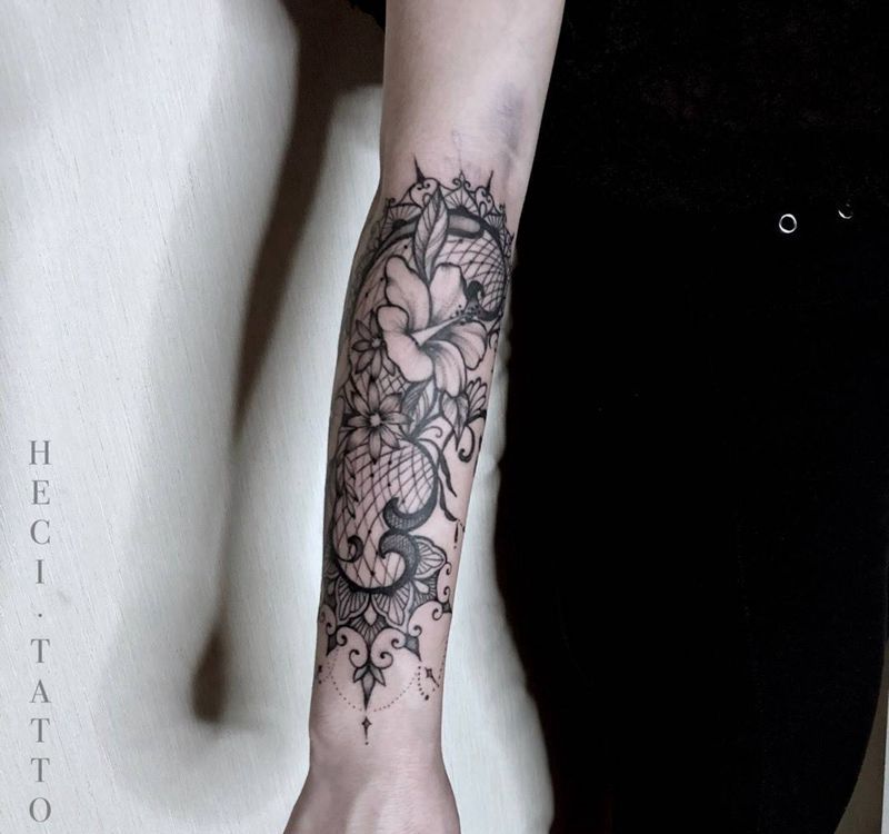 花与蕾丝纹身图片_