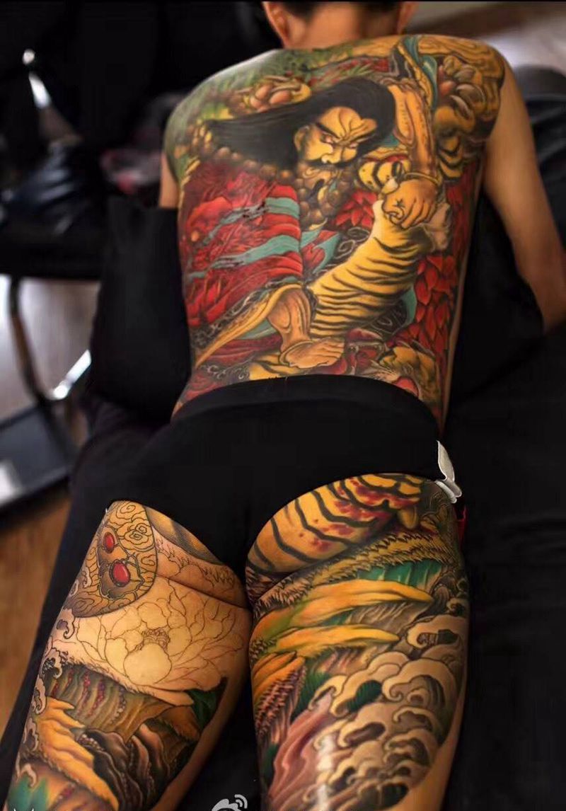 武松打虎纹身纹身图片_成品背部传统人物自由刺青纹身图案