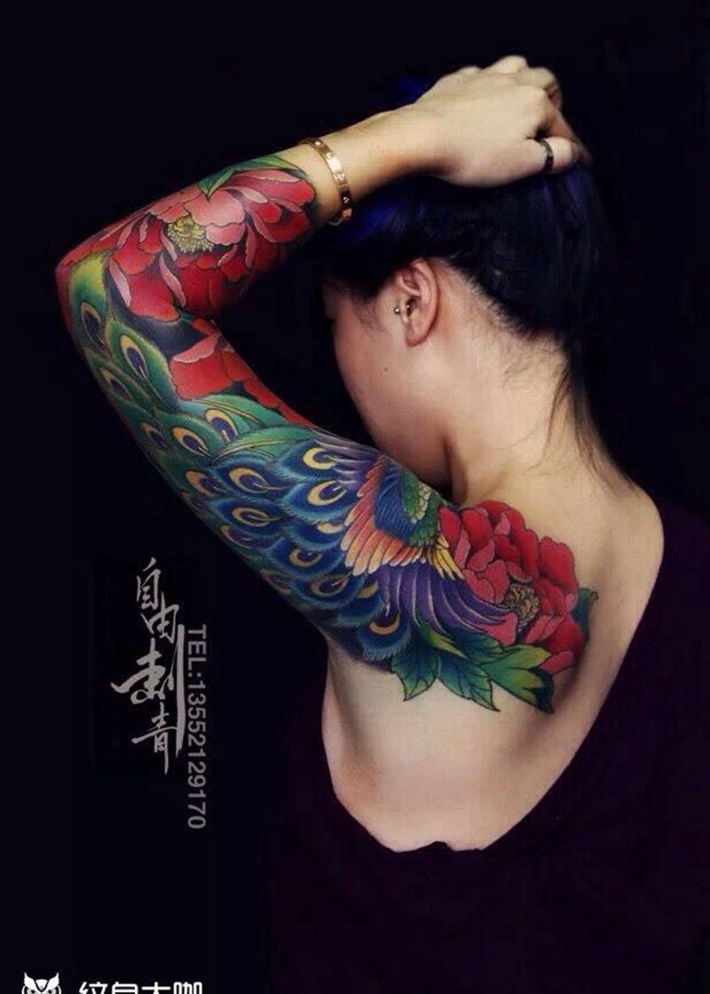 孔雀七分袖纹身图片_手臂肩部成品传统动物纹身图案