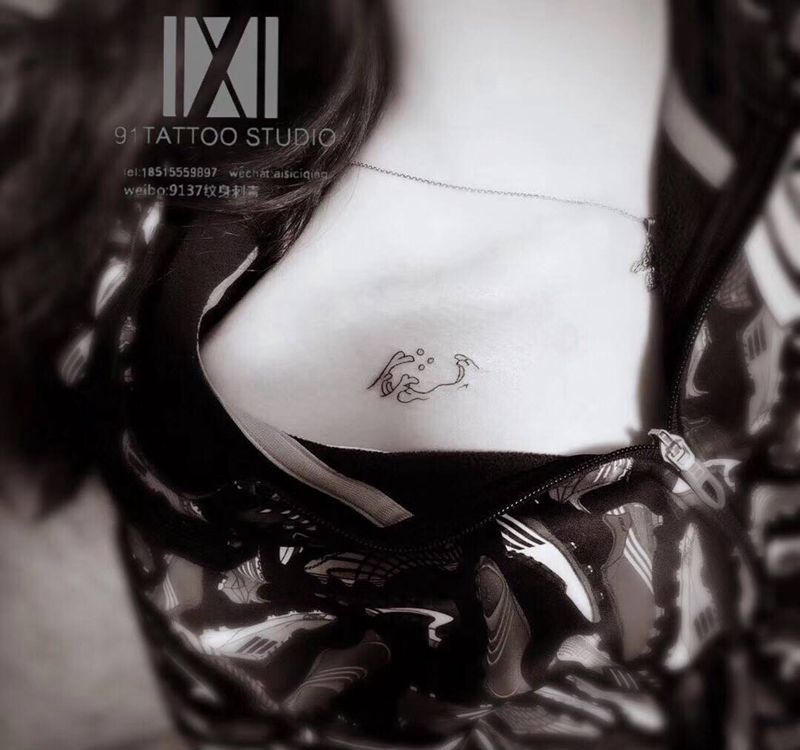 小情新一组纹身图片_肩部胸部纹身图案