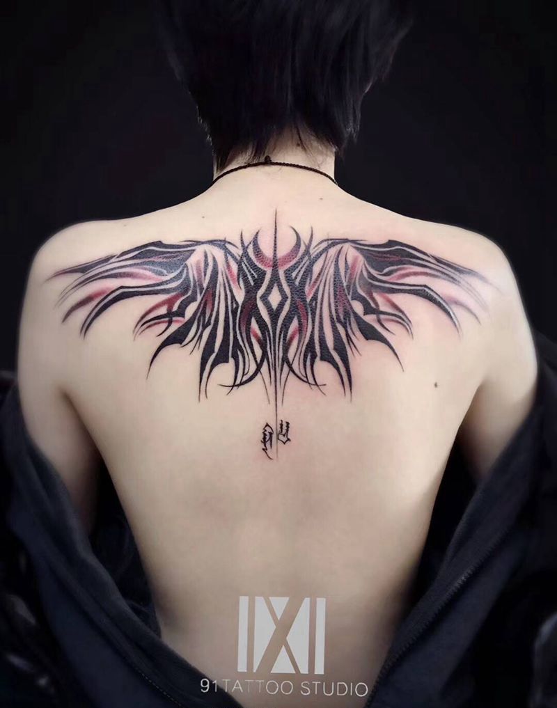 花体字纹身图片_背部花体字花体字纹身图案