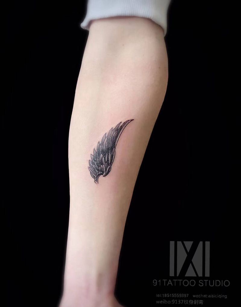 翅膀纹身图片_手臂翅膀纹身图案