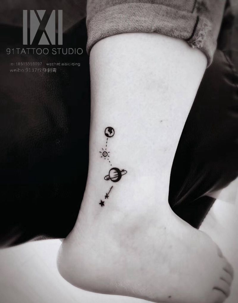 星球纹身图片_腿部点刺星球纹身图案