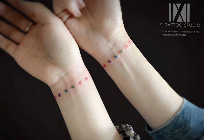 手腕雪花纹身图片_手臂水墨雪花小清新纹身图案