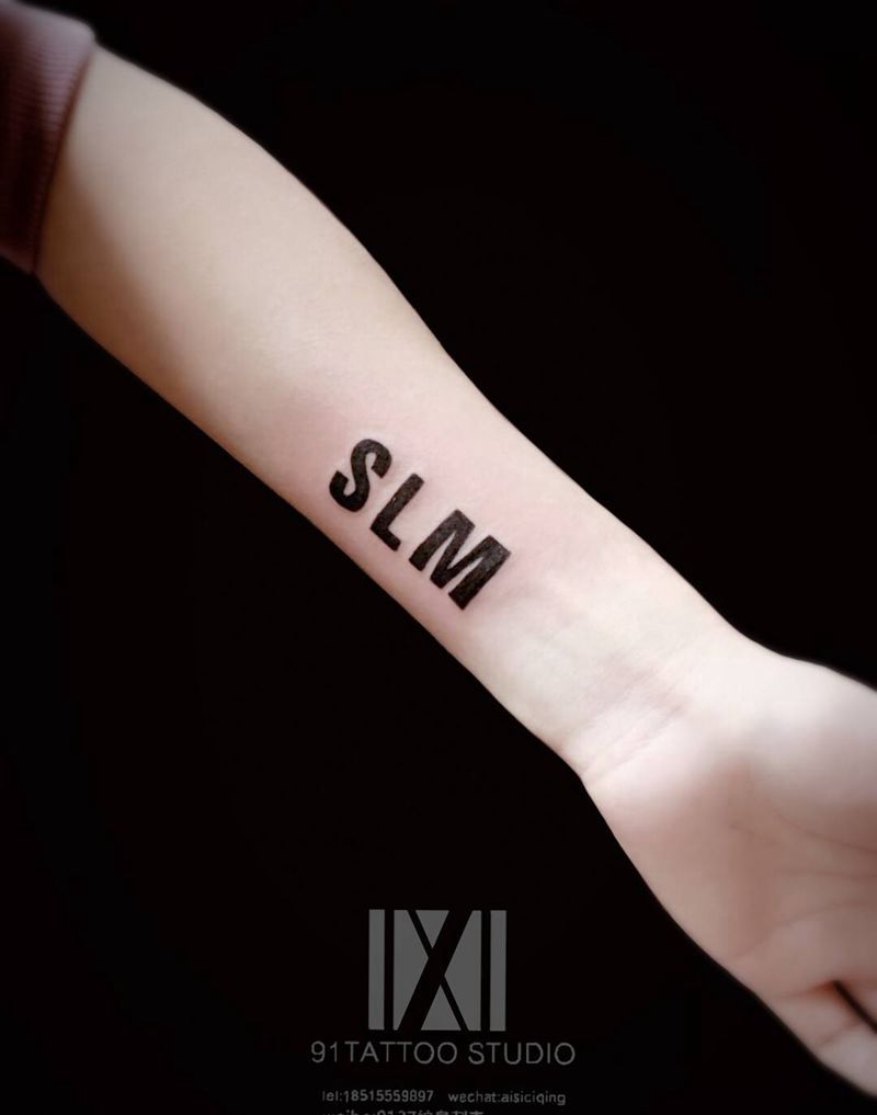 字母纹身图片_手臂花体字字母纹身图案