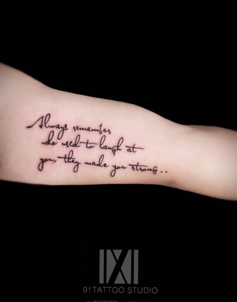 字母纹身图片_手臂字母纹身图案