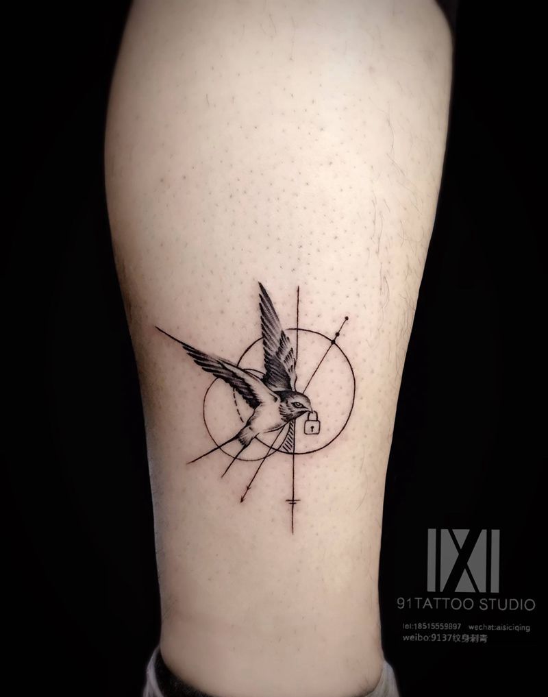 燕子纹身图片_腿部几何燕子纹身图案