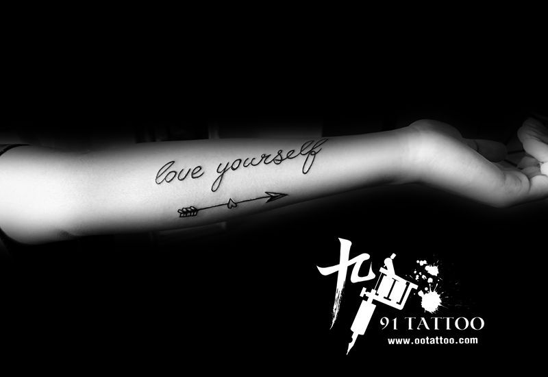 字母纹身图片_手臂图腾字母纹身图案