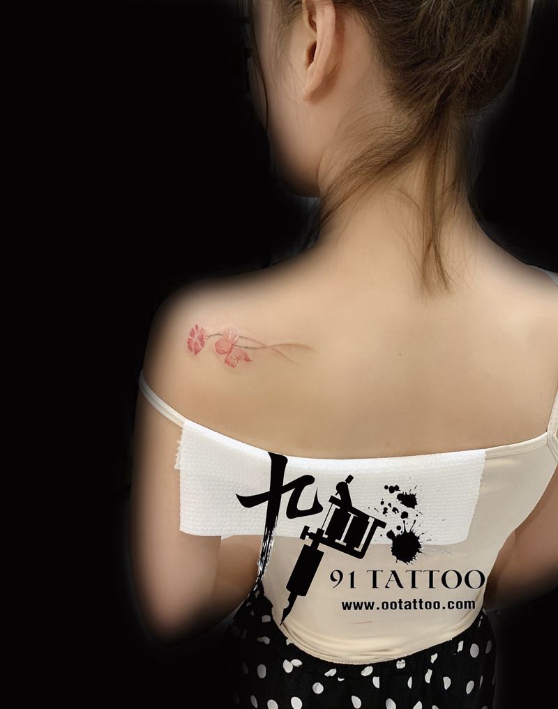 肩花纹身图片_肩部背部水彩水墨花纹身图案