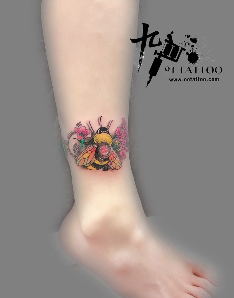蜜蜂纹身图片_腿部New School纹身图案