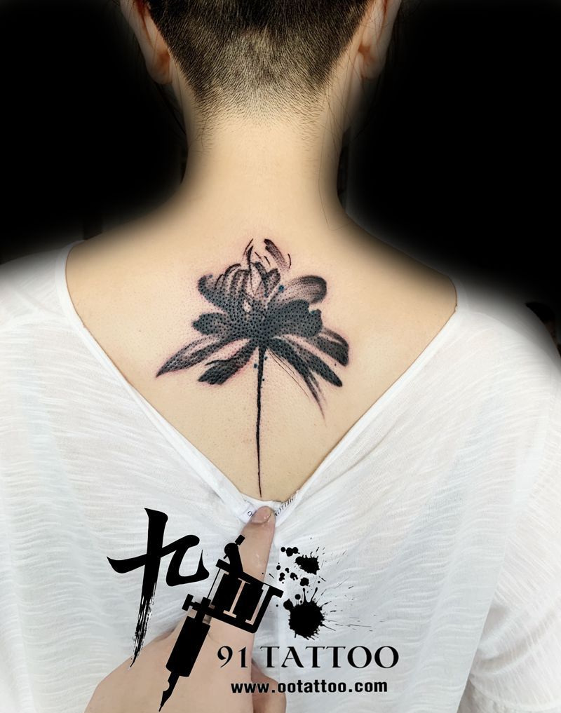 泼墨花纹身图片_背部水墨纹身图案