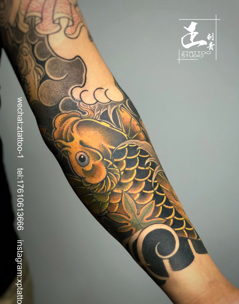 日式鲤鱼纹身图片_手臂老传统鲤鱼日式日式鲤鱼纹身图案