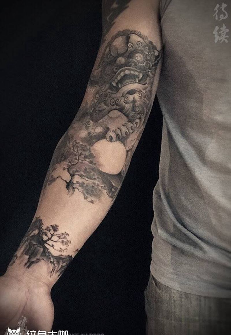 唐狮子纹身图片_手臂水墨唐狮子纹身图案