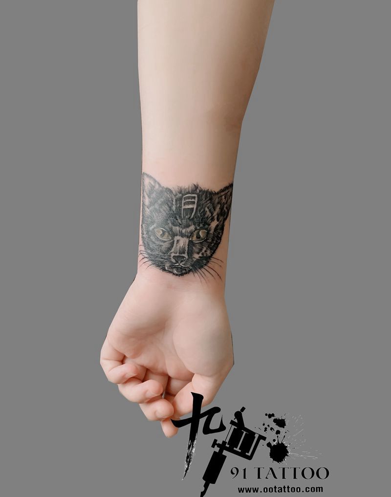 猫纹身图片_手臂点刺猫遮盖纹身图案