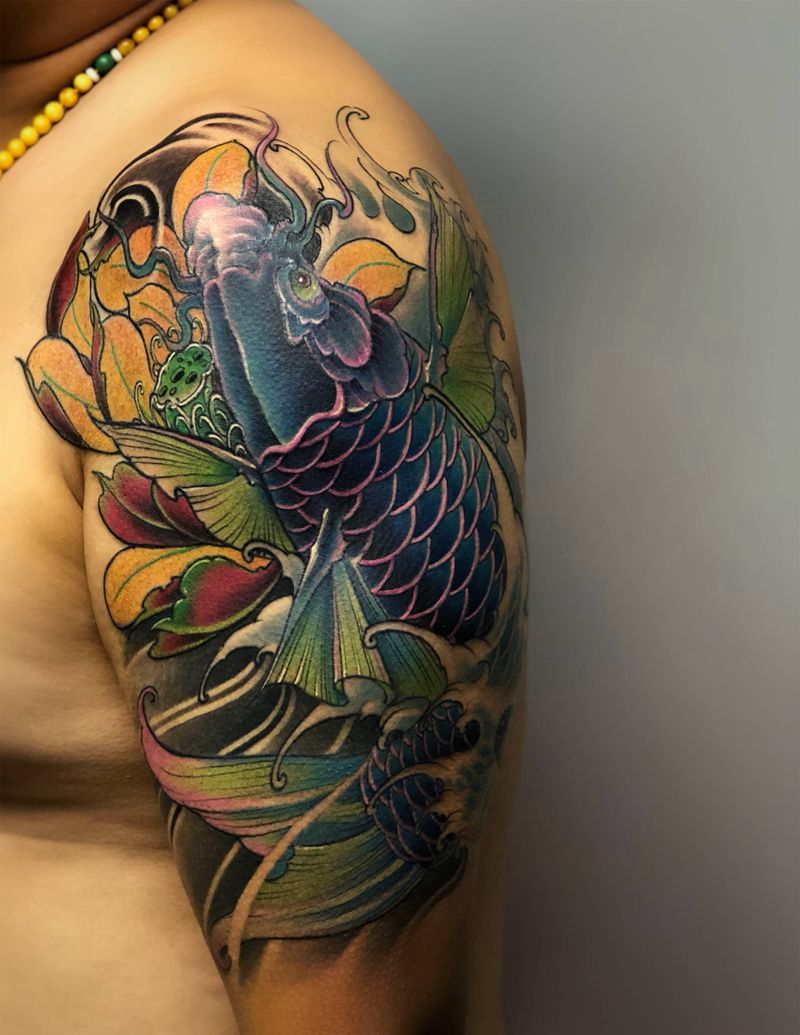 招财鲤鱼纹身图片_肩部手臂新传统老传统鱼纹身鲤鱼纹身鲤鱼荷花纹身图案