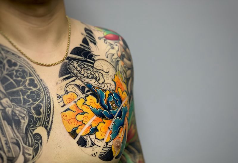 蛇牡丹纹身图片_胸部新传统老传统蛇纹身牡丹纹身蛇牡丹纹身纹身图案