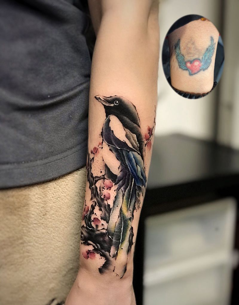 喜鹊遮盖纹身图片_手臂手部水墨水彩喜鹊纹身鸟纹身遮盖纹身纹身图案