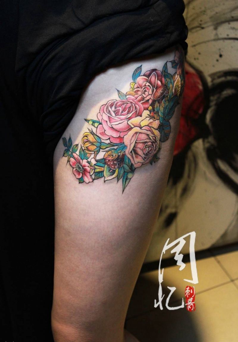 大腿花卉纹身图片_