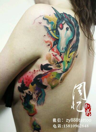 独角兽纹身图片_背部欧美动物周忆刺青成品纹身图案